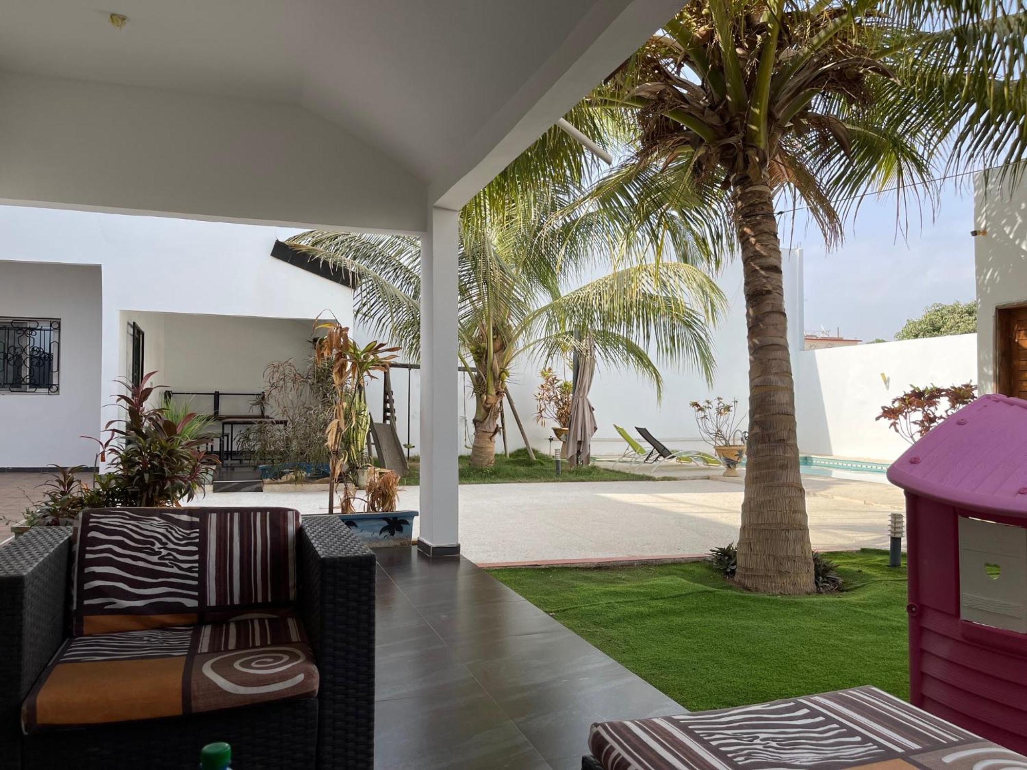 Saly - Villa Kage 6 Chambres -Clim-Wifi-Eau Chaude-Billard-Babyfoot-Ping Pong-Canal - Electricite Non Comprise מראה חיצוני תמונה