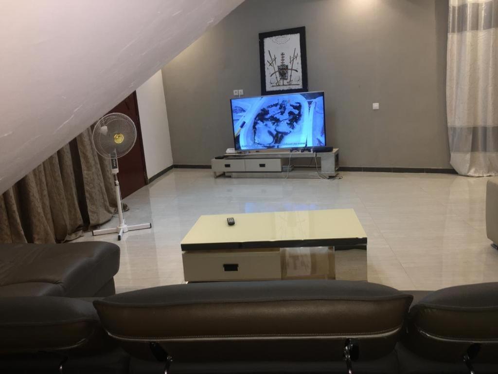 Saly - Villa Kage 6 Chambres -Clim-Wifi-Eau Chaude-Billard-Babyfoot-Ping Pong-Canal - Electricite Non Comprise מראה חיצוני תמונה