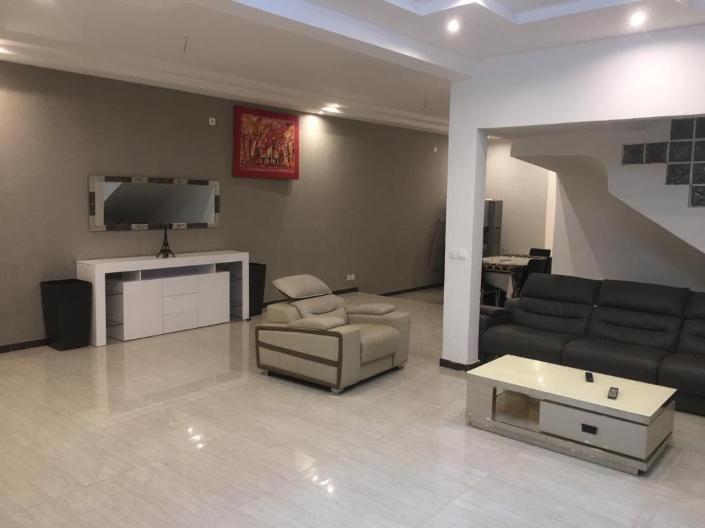 Saly - Villa Kage 6 Chambres -Clim-Wifi-Eau Chaude-Billard-Babyfoot-Ping Pong-Canal - Electricite Non Comprise מראה חיצוני תמונה