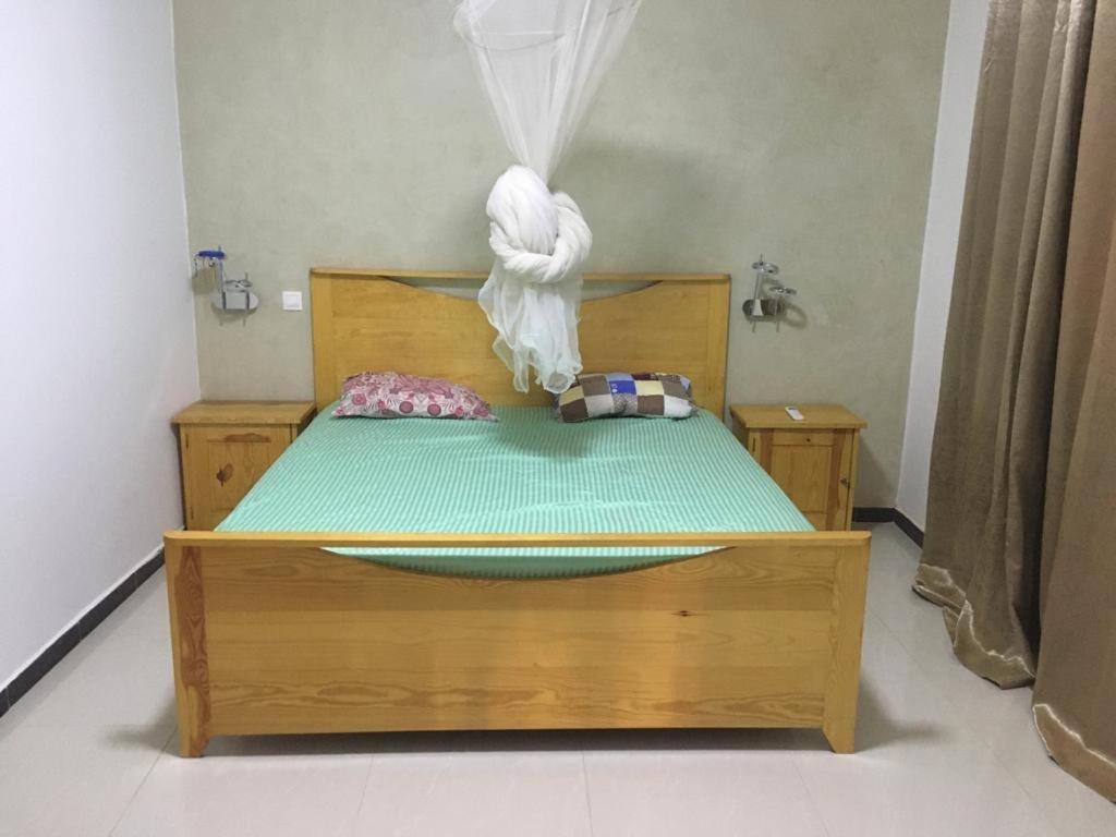Saly - Villa Kage 6 Chambres -Clim-Wifi-Eau Chaude-Billard-Babyfoot-Ping Pong-Canal - Electricite Non Comprise מראה חיצוני תמונה