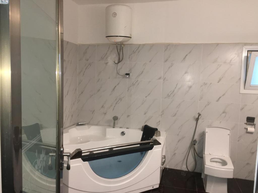 Saly - Villa Kage 6 Chambres -Clim-Wifi-Eau Chaude-Billard-Babyfoot-Ping Pong-Canal - Electricite Non Comprise מראה חיצוני תמונה