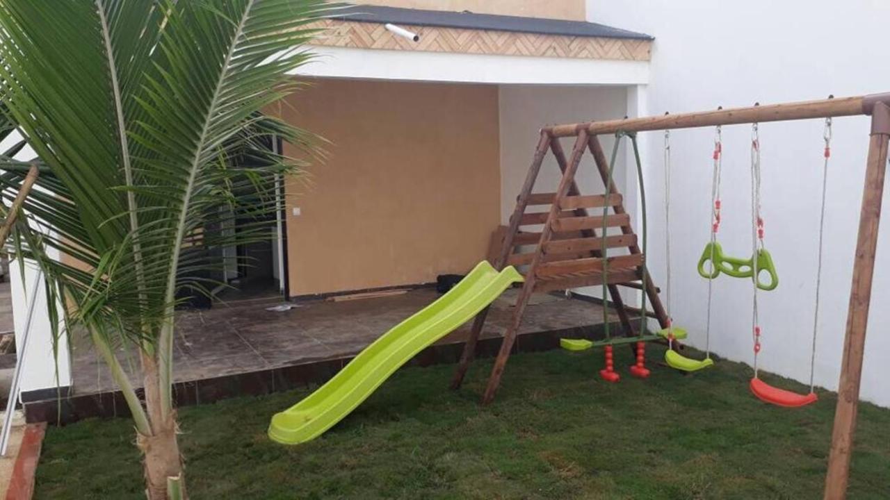 Saly - Villa Kage 6 Chambres -Clim-Wifi-Eau Chaude-Billard-Babyfoot-Ping Pong-Canal - Electricite Non Comprise מראה חיצוני תמונה